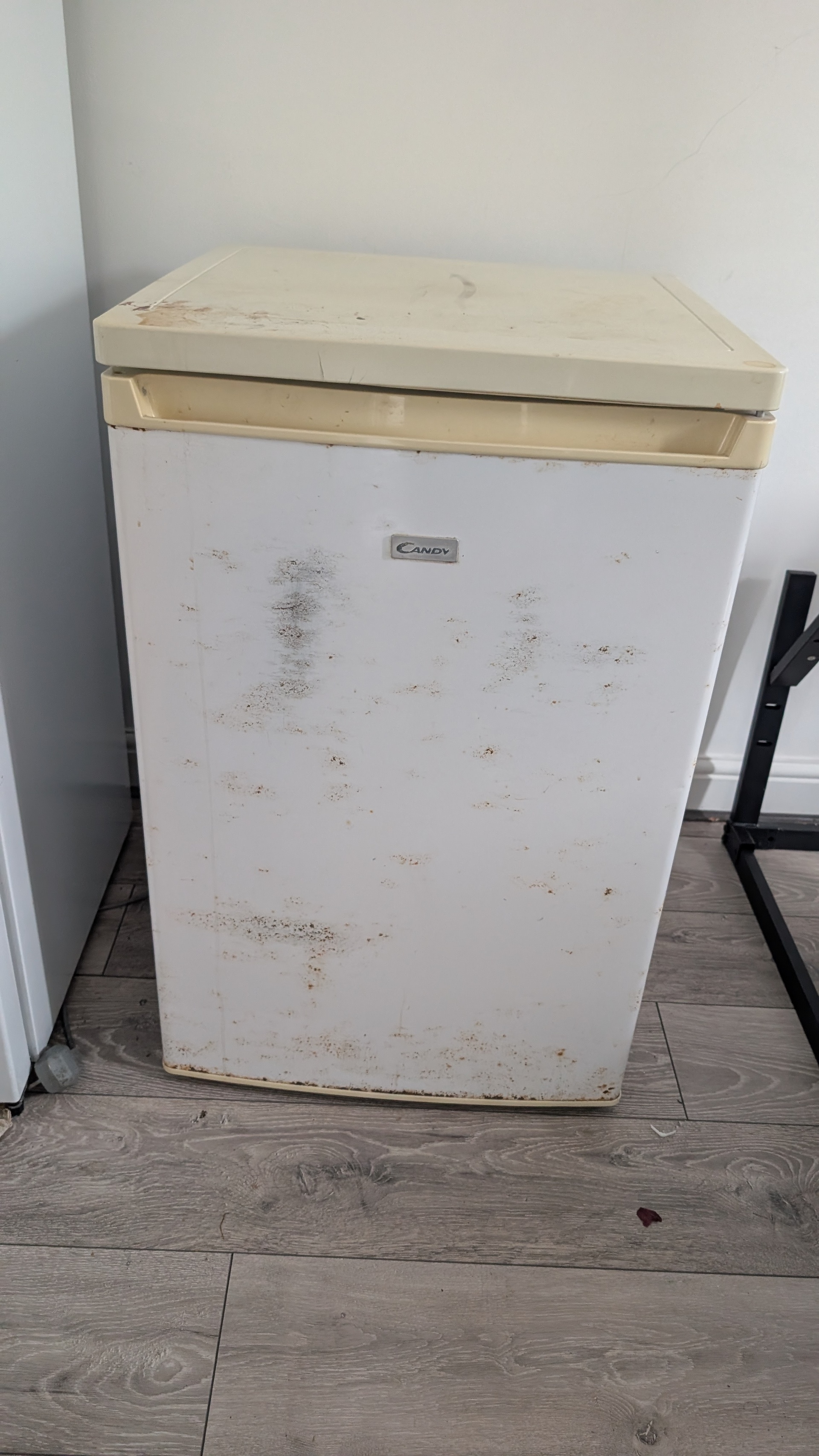 Mini fridge